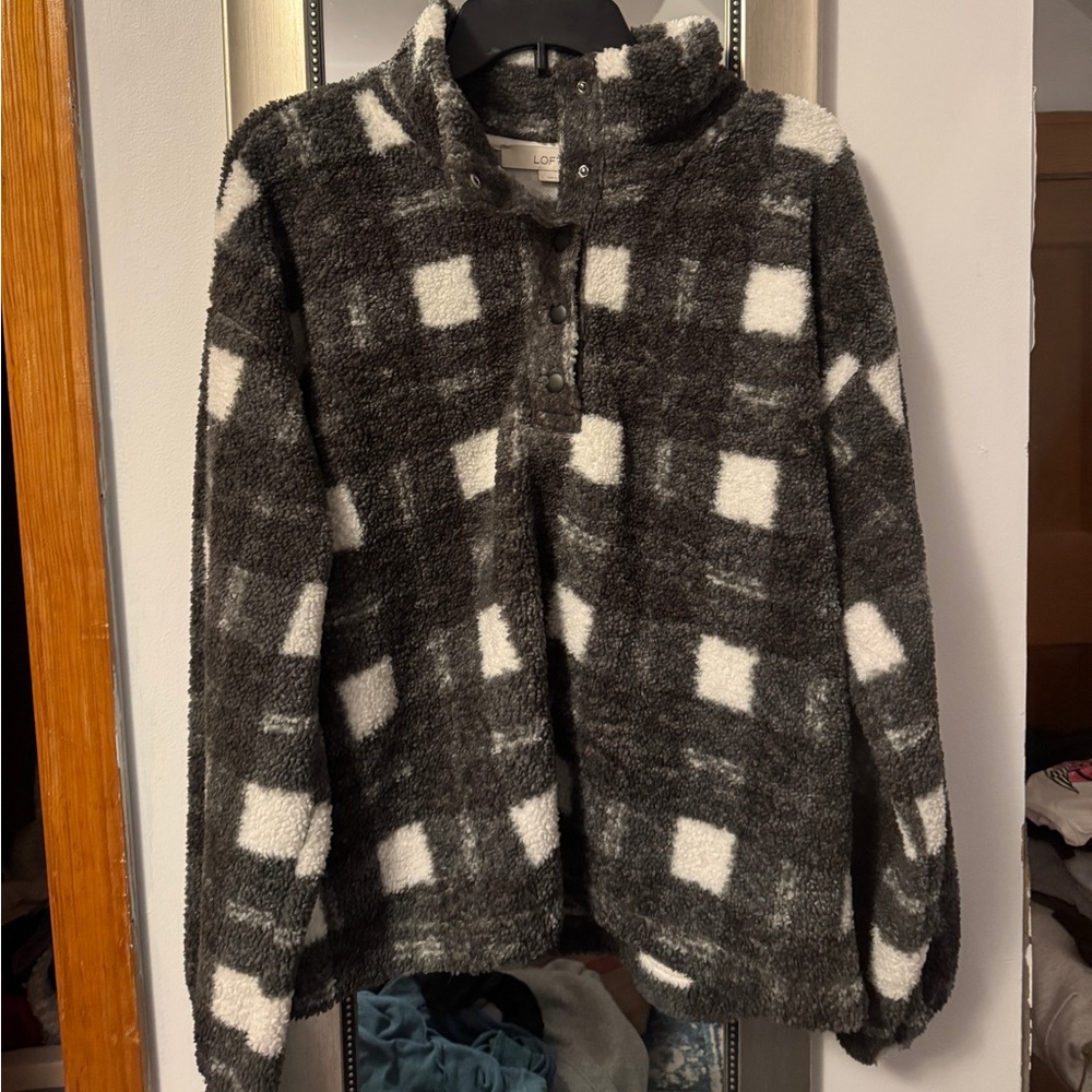 LOFT like new Sherpa quarter button